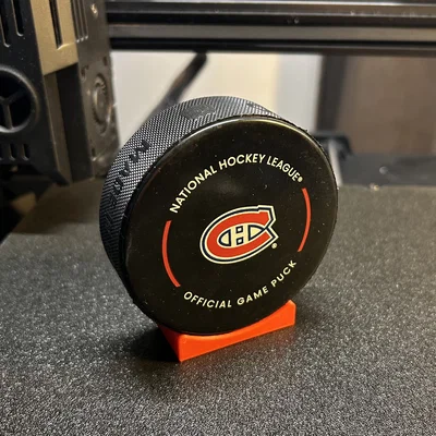 Giá đỡ puck khúc côn cầu đơn giản cho người sưu tầm