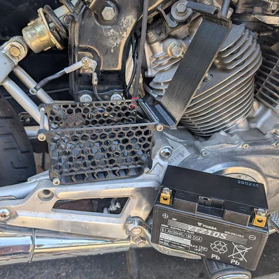 Hộp Đựng Bình Ắc Quy Yuasa YTZ10S Cho Yamaha Virago XV500K