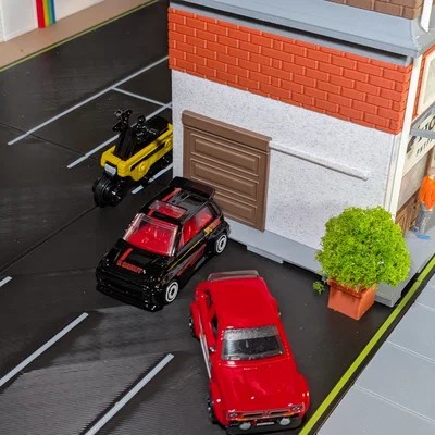 Bộ Mô Hình Tòa Nhà Phố - Cửa Hàng Xe Máy & Quầy Cà Phê - Tỉ Lệ 1:64