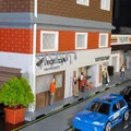 Bộ Mô Hình Tòa Nhà Phố - Cửa Hàng Xe Máy & Quầy Cà Phê - Tỉ Lệ 1:64 - Thumbnail 5