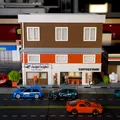 Bộ Mô Hình Tòa Nhà Phố - Cửa Hàng Xe Máy & Quầy Cà Phê - Tỉ Lệ 1:64 - Thumbnail 12