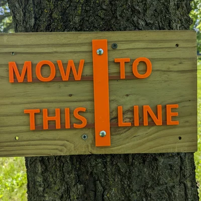 Bảng hiệu: Đánh dấu đường ranh giới cắt cỏ (MOW TO THIS LINE)