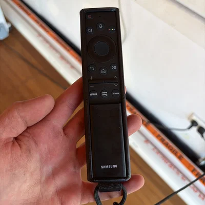 Điều khiển TV Samsung kèm móc treo dây