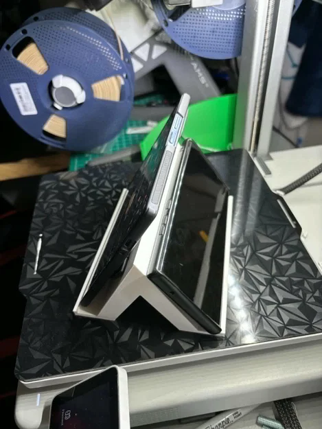 Đế giữ điện thoại đôi (Double Phone Holder) - Giải pháp tiện lợi - Image 1
