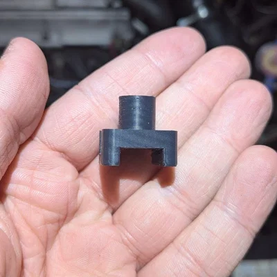 Kẹp giữ dây điện khoang động cơ cho Passat B3