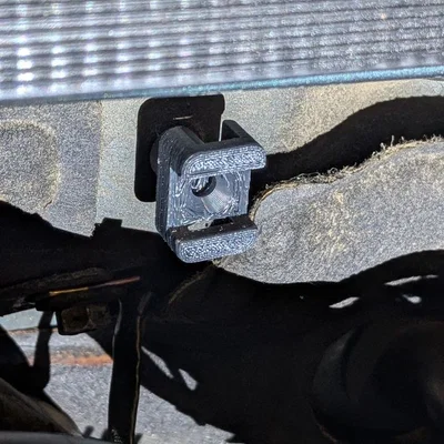 Kẹp giữ dây điện khoang động cơ cho Passat B3
