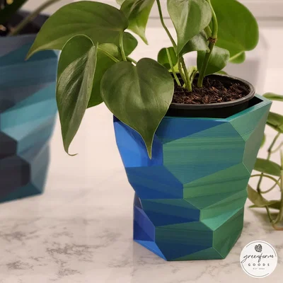 Chậu Cây Low-Poly Xoắn Ốc Hiện Đại