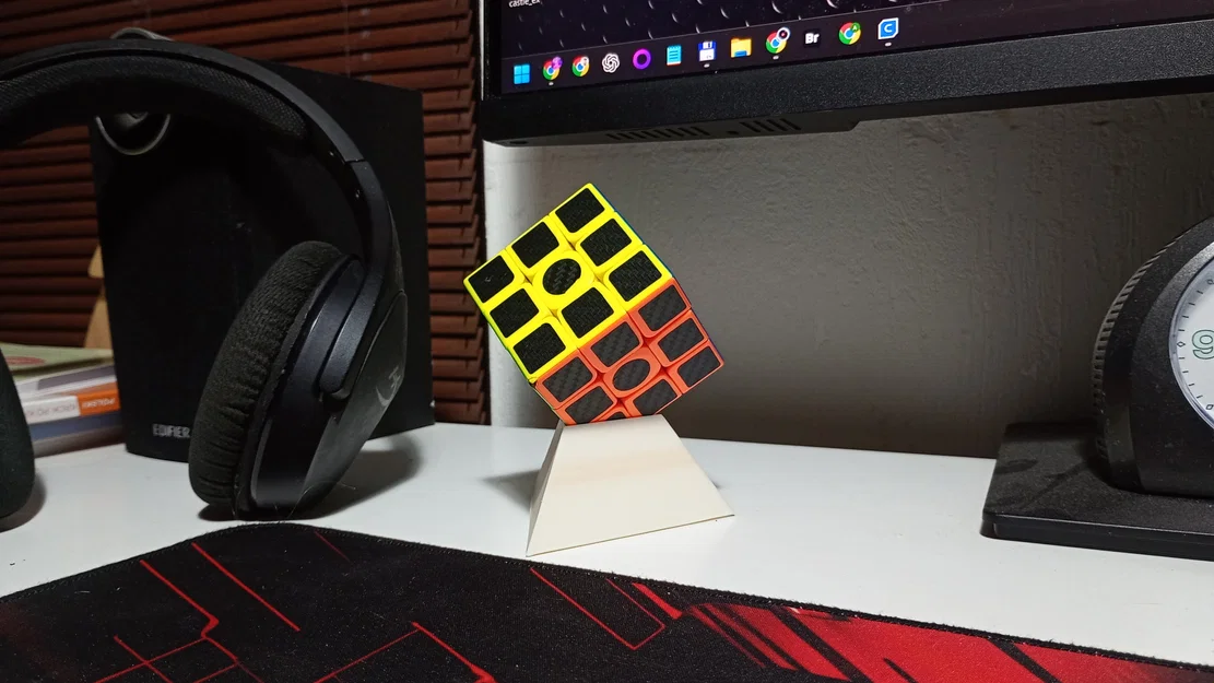 Giá đỡ Rubik (Rubik's Cube Stand) - Image 1