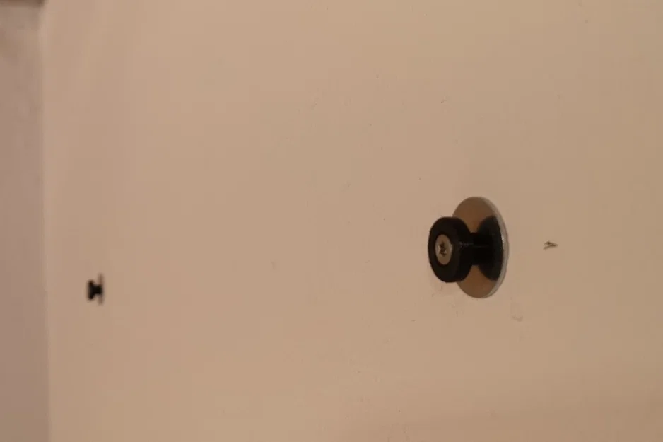 Móc treo tường dạng trượt Slide in wall hanger - Image 2