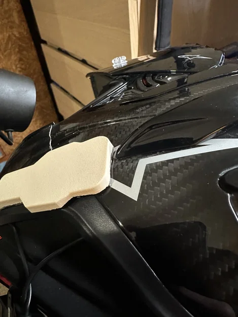 Ngàm gắn Cardo Packtalk Pro cho nón Alpinestars R10 Supertech - Image 1