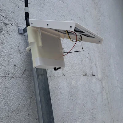 Khung gắn 2 tấm pin năng lượng mặt trời cho vỏ bảo vệ WisBlock ngoài trời