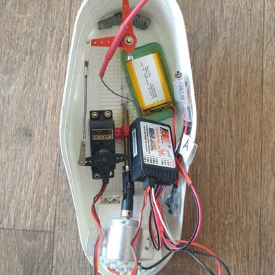 Mô hình thân thuyền điều khiển từ xa cho vịt RC