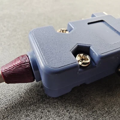 Bộ kẹp giữ cáp DB9/DE-9 bền bỉ giúp bảo vệ đầu nối tín hiệu