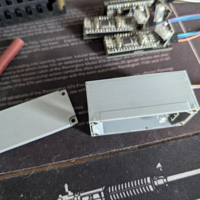 Vỏ hộp chắc chắn cho Arduino Nano (Sử dụng ốc vít và threaded inserts)