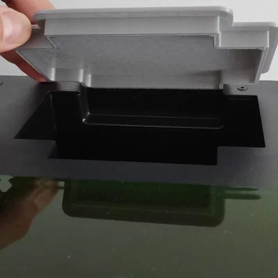 Nắp đậy khe cắm bình nhựa tự động cho UniFormation GK3