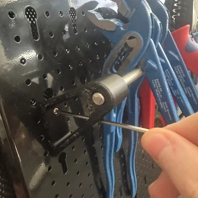 Giá treo kìm cho bảng pegboard (EURO)