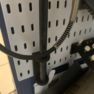 Giá treo máy mài cầm tay kiểu Dremel cho bảng Skadis