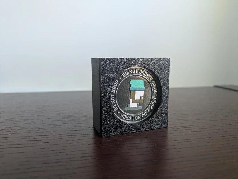Đế trưng bày đồng xu LTT (LTT Coin Display Stand/Case) - Image 1