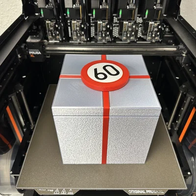 Topper mừng sinh nhật 60 tuổi cho hộp quà Giant Twist Lock của 3D Printy