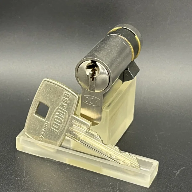 Giá đỡ trưng bày ổ khóa Half Euro Pin Tumbler in 3D gọn đẹp - Image 1