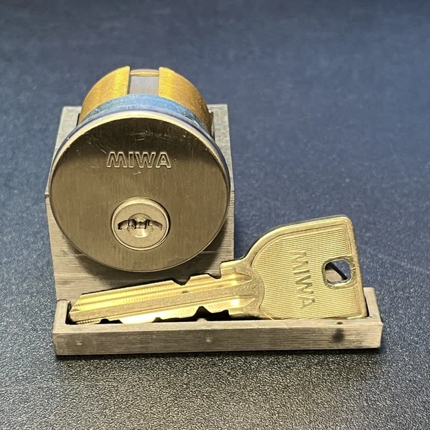 Giá trưng bày ổ khóa Miwa Mortise Lock 3D bền đẹp - Image 1