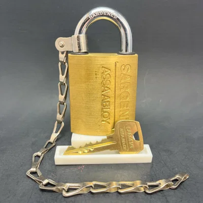 Giá Trưng Bày Ổ Khóa Cỡ Lớn Kèm Khay Để Chìa (Padlock Display Stand)