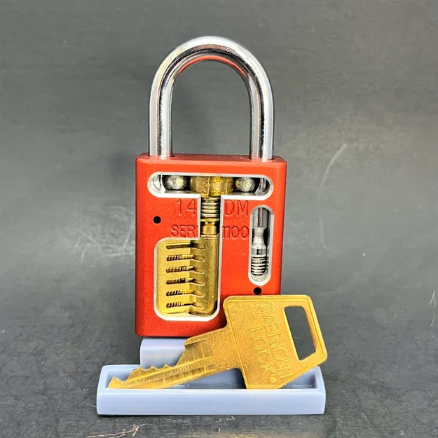 Kệ Trưng Bày Ổ Khóa Padlock (Medium Flat Body Locks) 3D - Image 1