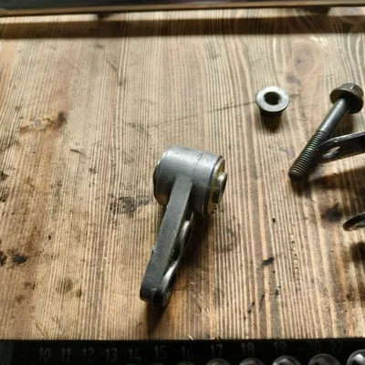 Bạc đạn chân máy Lower Torque Mount cho xe Volvo P2 (V70, XC70, S60)