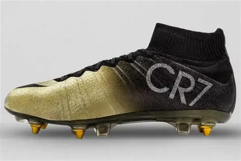 Mô hình giày đá bóng CR7 3D cực chất cho fan hâm mộ - Image 1
