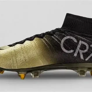 Mô hình giày đá bóng CR7 3D cực chất cho fan hâm mộ