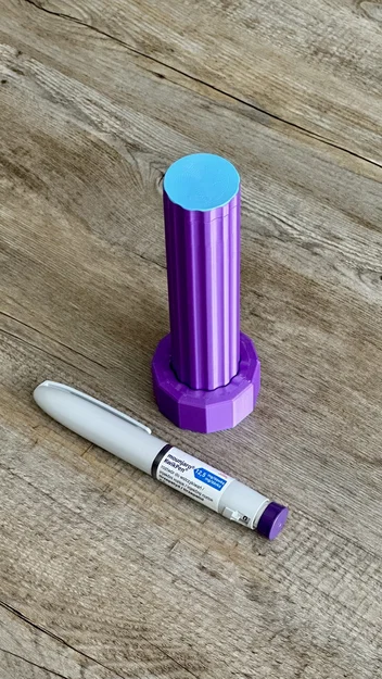 Kệ đứng bảo vệ và ống đựng du lịch tháo rời cho bút Mounjaro KwikPen - Image 1