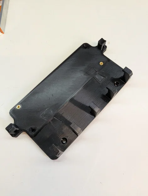 Giá treo tường cho sạc CTEK MXS 5.0 kèm móc treo dây - Image 3