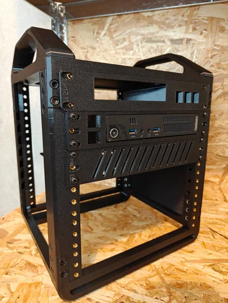 Kệ rack 10-inch cho Homelab với thiết kế mặt trước kín - Image 4