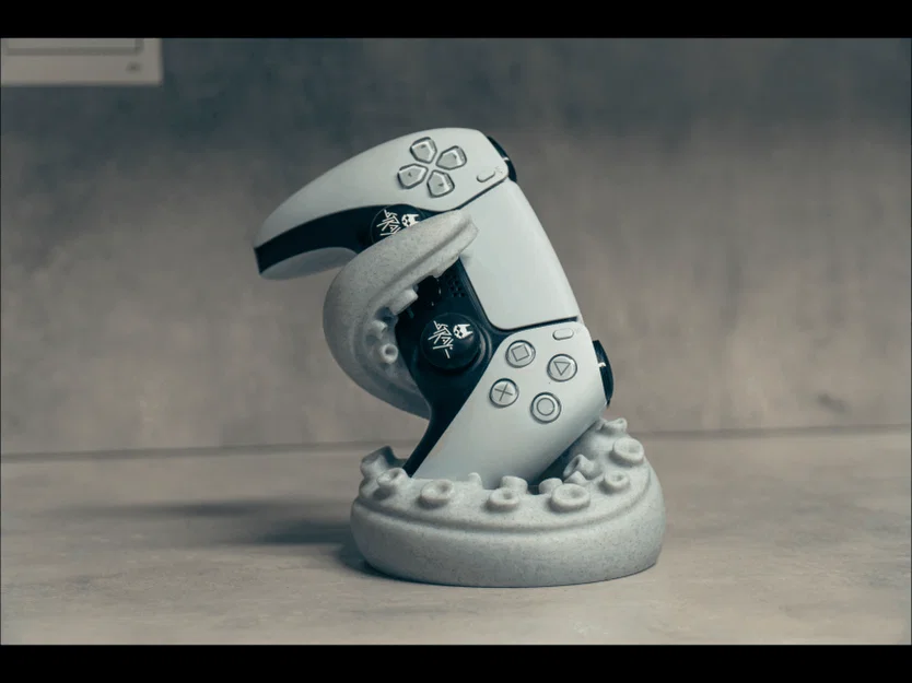 Giá đỡ tay cầm PS5 hình xúc tu bạch tuộc độc đáo cho game thủ - Image 1