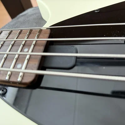 Nắp che truss rod cho đàn Hills HNB3