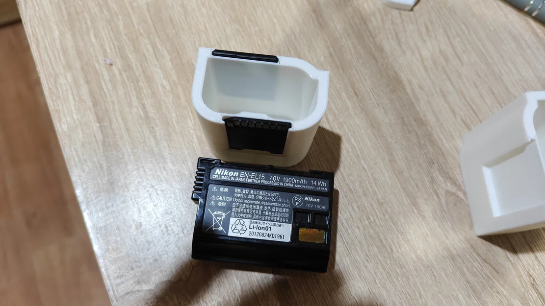 Khay để bàn gọn nhẹ cho pin Nikon EN-EL15 và 2 thẻ SD - Image 3