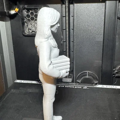 Mô hình cô giáo cầm sách in 3D - Quà tặng ý nghĩa cho thầy cô