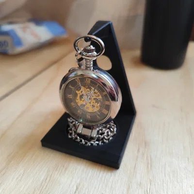 Đế để đồng hồ bỏ túi có phần đáy chắc chắn