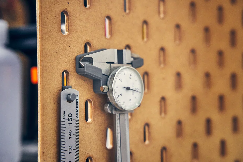 Giá treo thước kẹp (caliper) cho bảng IKEA Skadis - Image 1