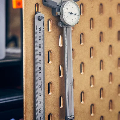 Giá treo thước kẹp (caliper) cho bảng IKEA Skadis