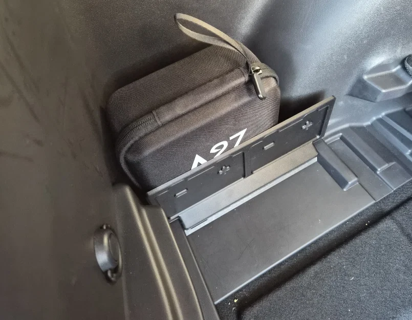 Miếng ngăn hộc đồ cốp xe cho Toyota C-HR BEV - Image 1