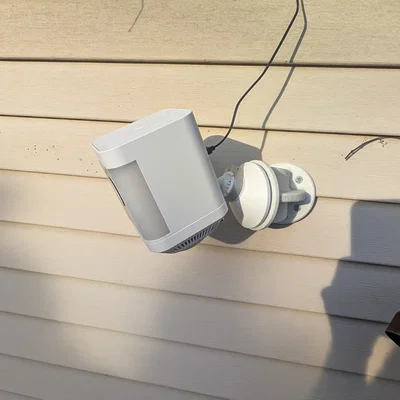 Giá treo tường nghiêng 45 độ cho camera Ring Spotlight