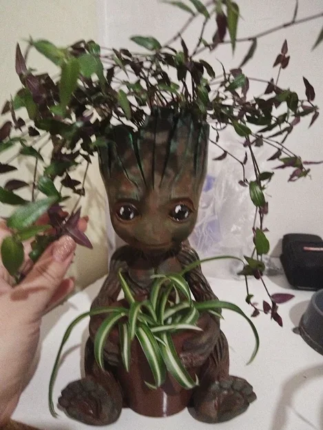 Chậu cây trang trí hình nhân vật Baby Groot - Image 1