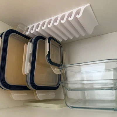 Giá treo nắp hộp thực phẩm đa năng - Giải pháp bếp gọn gàng
