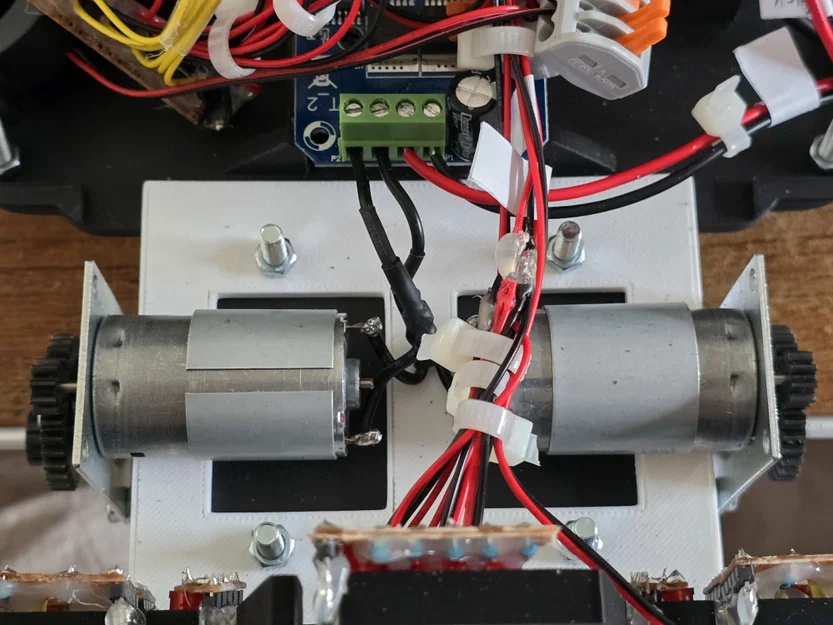 Xe RC hoàn chỉnh với xi nhan và đèn phanh tự chế - Image 6