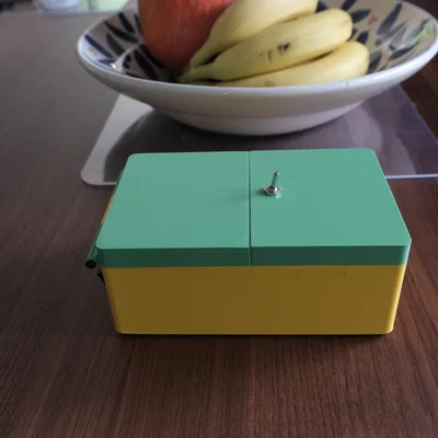 Hộp Nhạc Vô Dụng (Useless Music Box)