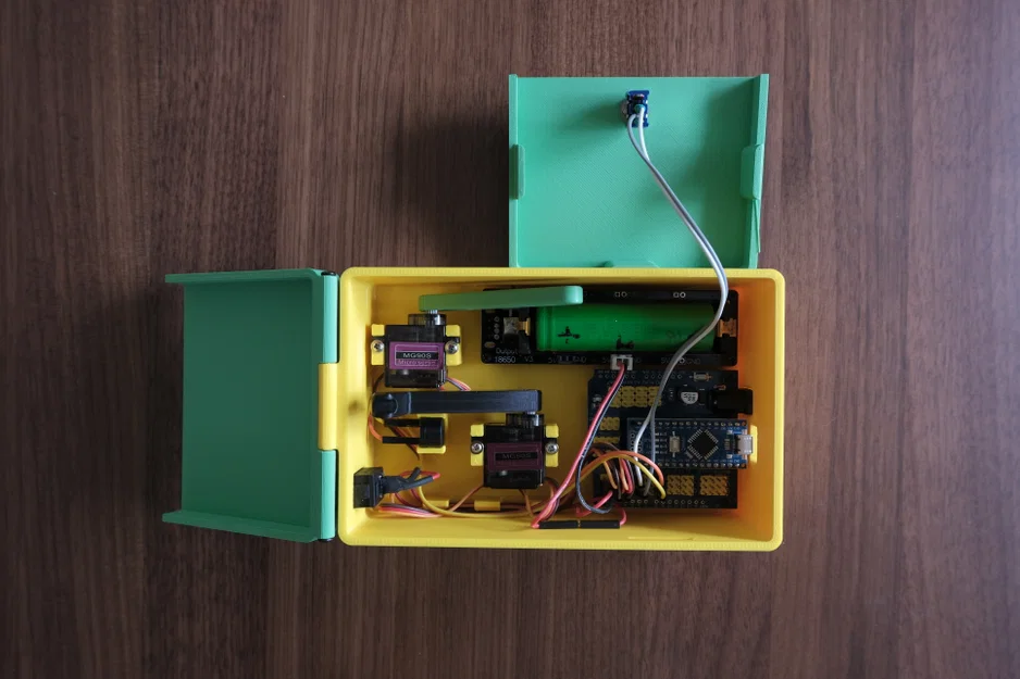 Hộp Nhạc Vô Dụng (Useless Music Box) - Image 3