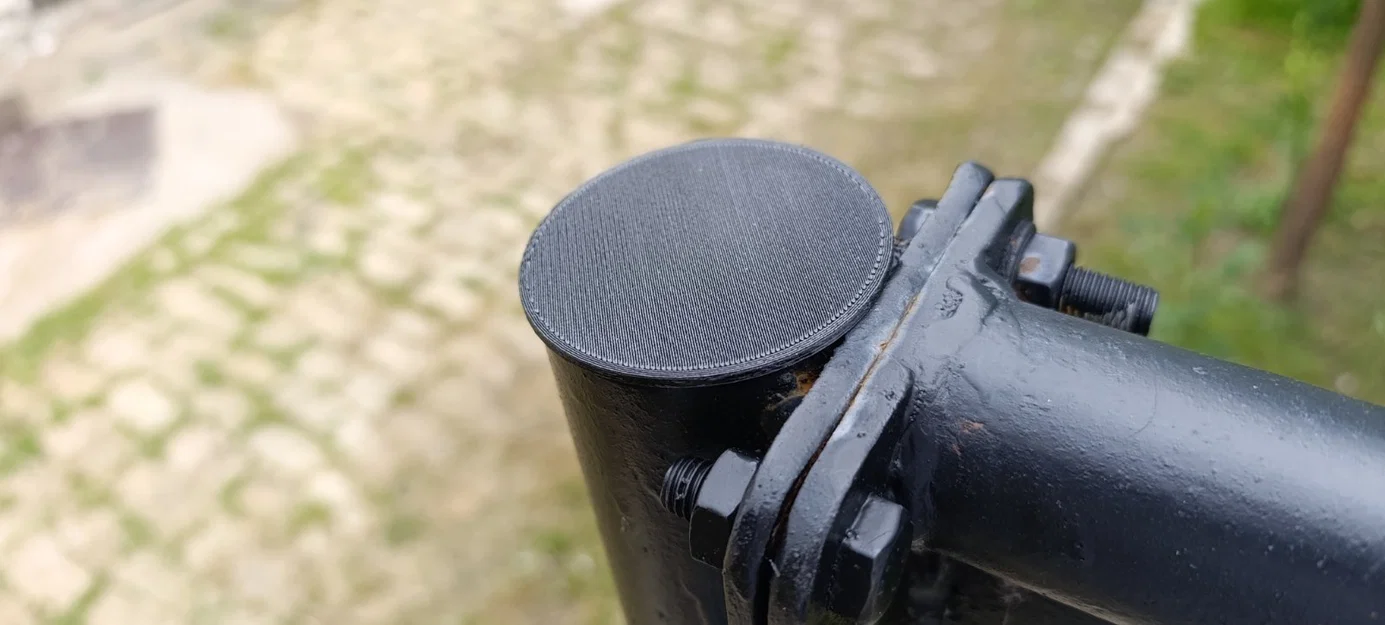 Nắp bịt ống 52 mm cho ống thép tròn 61 mm - Có thông gió ẩn - Image 1