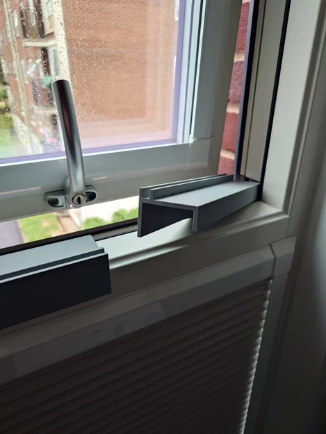 Giá đỡ đáy cho tấm nhựa cửa sổ (WindowPlateBottomBracket) - Image 1