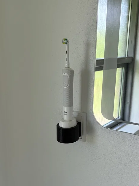 Giá treo bàn chải điện Oral-B gắn ổ cắm Đan Mạch gọn gàng - Image 1